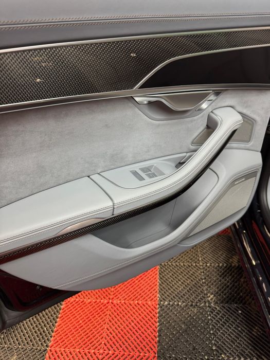 AUDI S8 4.0-571cp