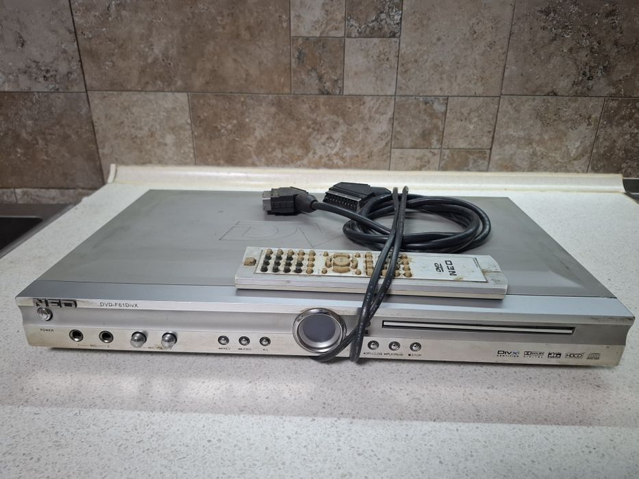 Продавам ДВД плеър