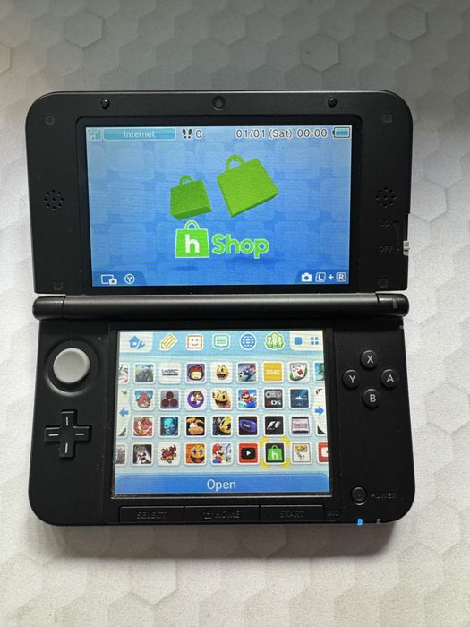 Vând Nintendo 3DS XL modat, cu card de 128gb + încărcător original Nintendo