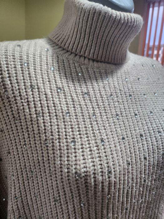 Дамски пуловер ( бежов с камъни)