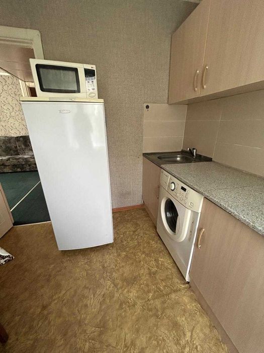 Продам 1,5 в районе магазина Колос