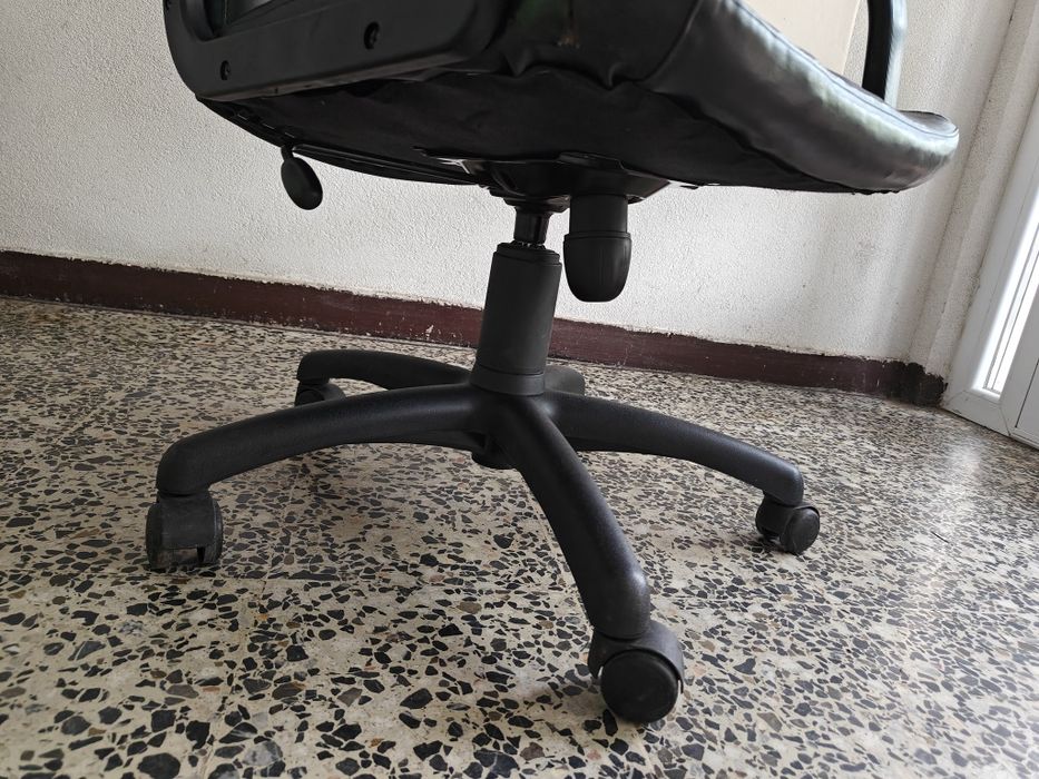 Scaun rotativ pentru birou