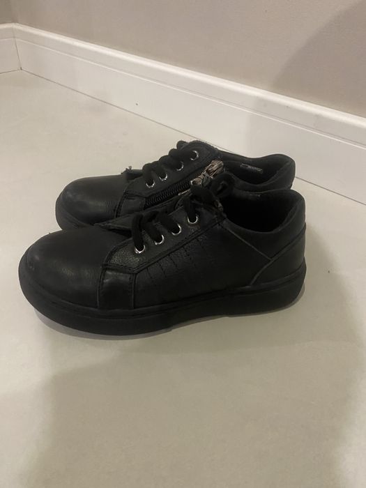 Продам ботиночки-туфли для мальчика