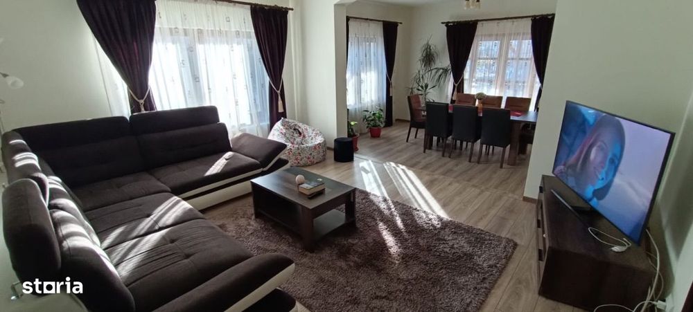 Casă complet mobilată, cu 2 garaje 10 ari de teren , Crasnei