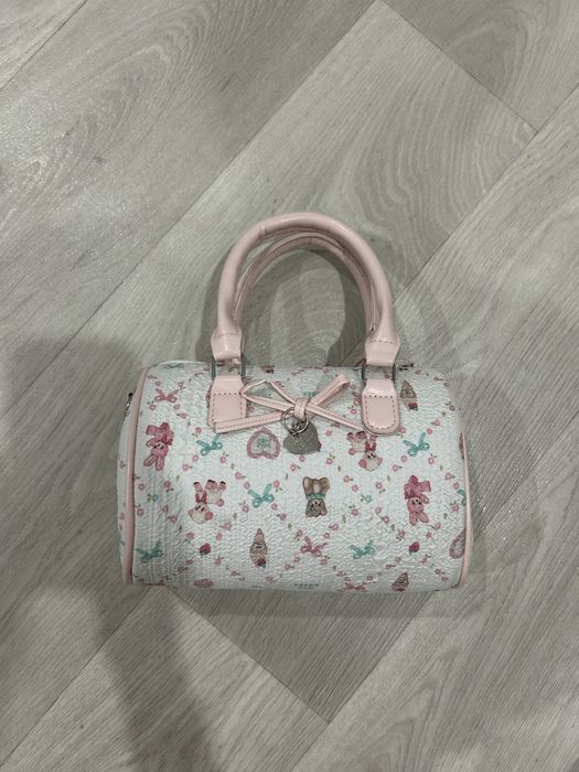 Туфли, сумки, укулеле, игрушка
