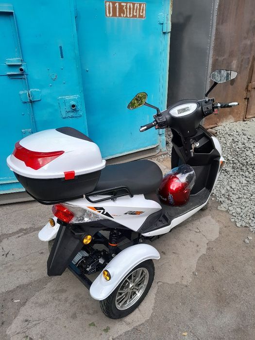 Продам электроскутер трёхколёсный