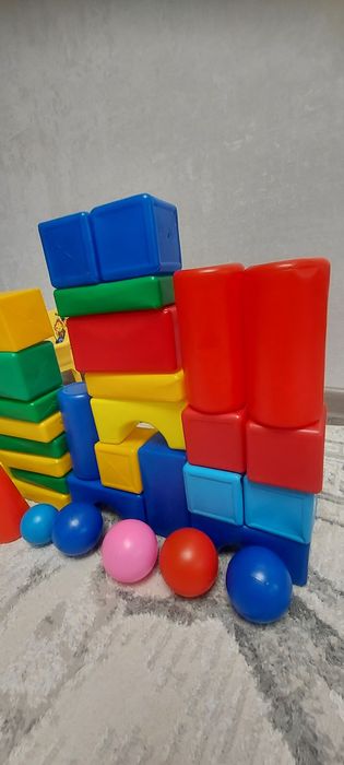 Кубики и мяч попрыгун