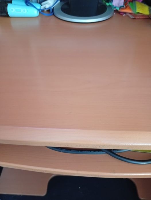 Компьютерный стол в отличном состоянии