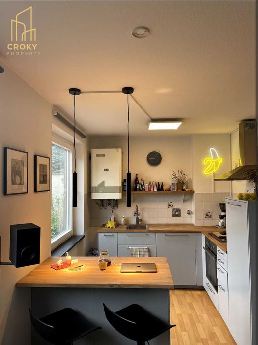 Дава се под наем Тристаен апартамент в София, Център - 100 кв.м за 1050 € - Снимка #1