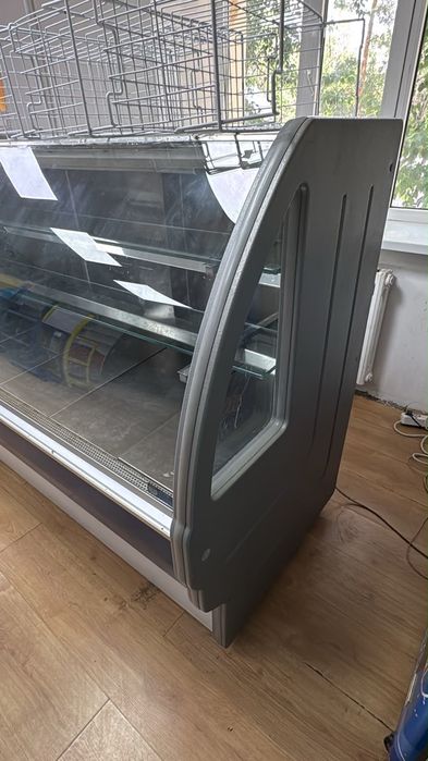 Продам колбасные витринные холодильники