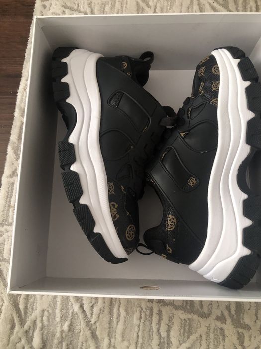 Оригинални дамски обувки GUESS 41 номер