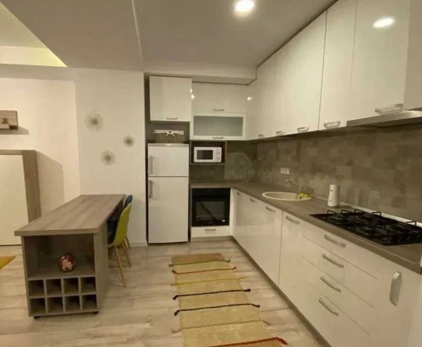 Дава се под наем Тристаен апартамент в Бургас, Славейков - 90 кв.м за 331.5 € - Снимка #1