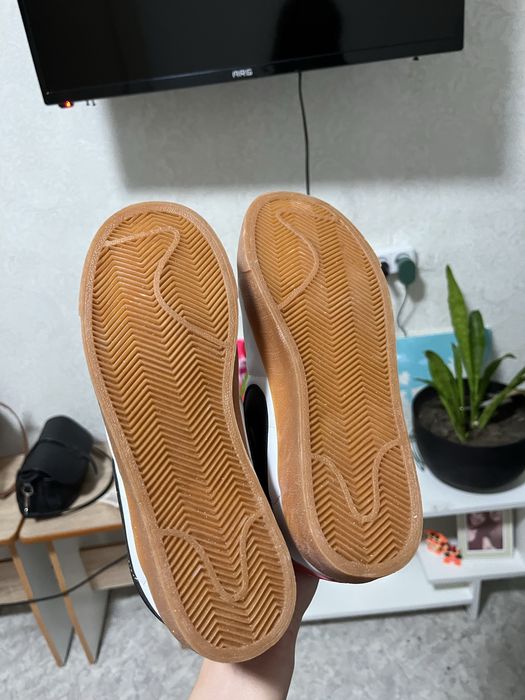 Продам кроссовки