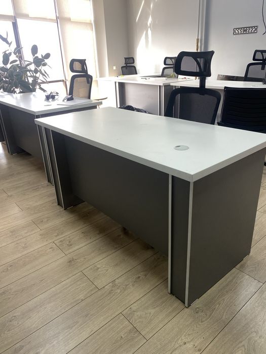 Продаем офисные столы, рабочий стол