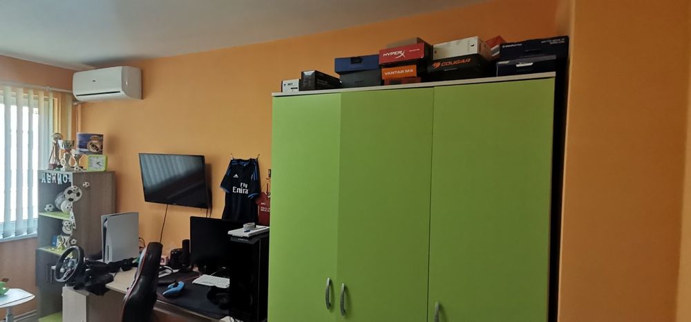 Детска стая Обзавеждане/Трикрилен гардероб