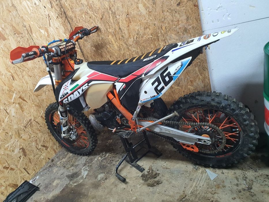 Cross KTM EXC 300 2T cu ACTE !!!