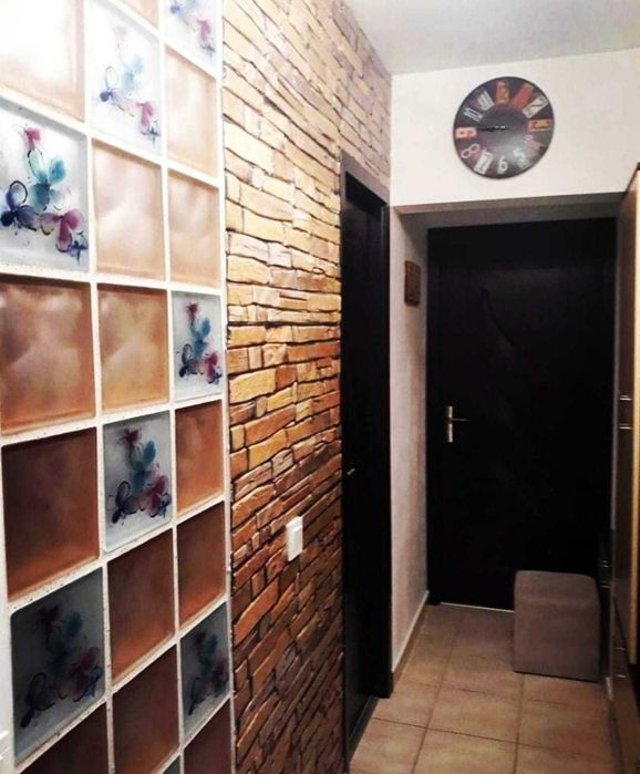 vand apartament cu 2 camere