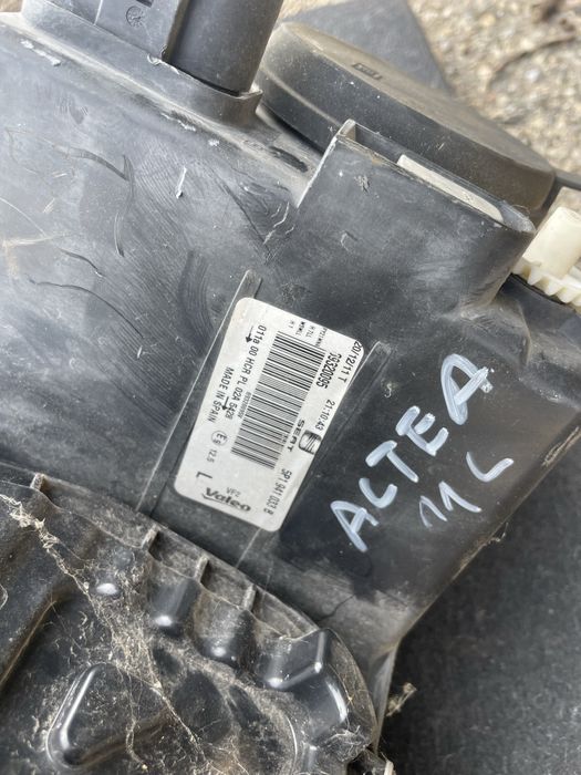 Фар Сеат Алтеа Seat Altea 2011