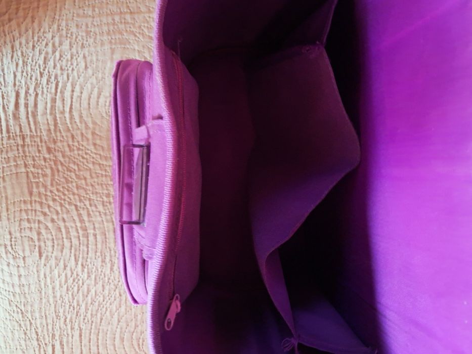 Продавам детска ученическа раница.