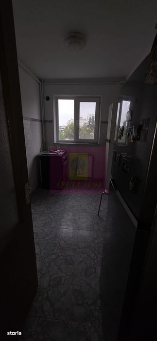 Apartament cu 3 camere de vanzare in Campina, central
