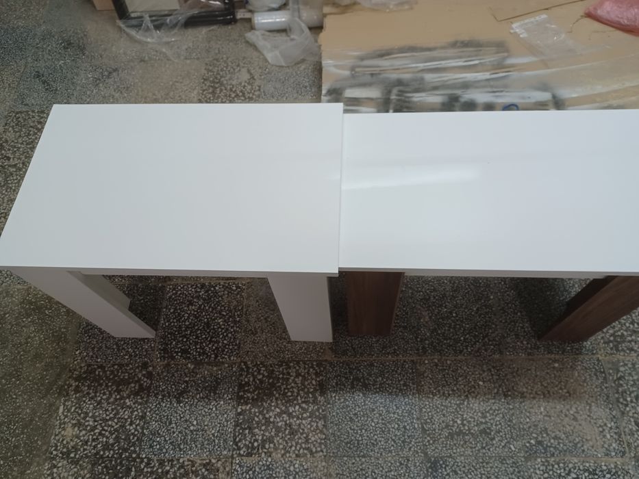 Продават се 2 холни маси