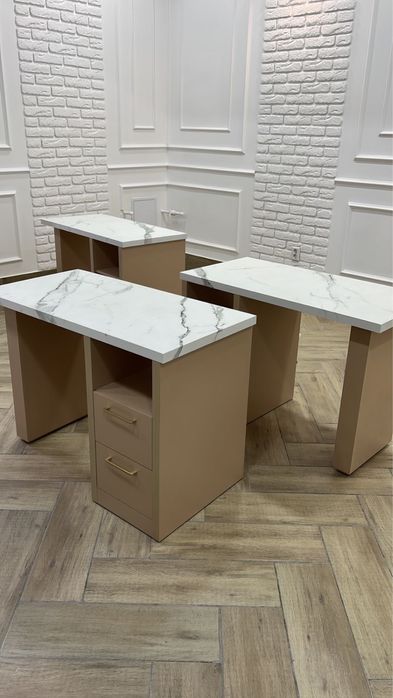 Маникюрный стол