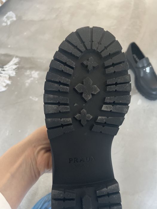 Лоуфери Prada естествена кожа