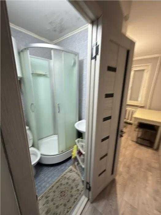 Продам 2 комн на 2 квартале (рядом 18мкр)