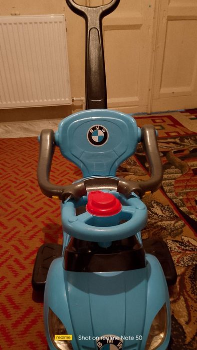 Bolalar moshinasi sotiladi