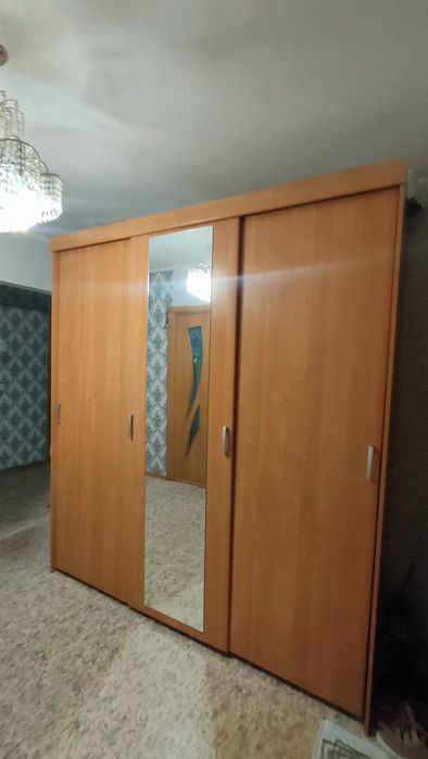 Шкаф-купе трехдверный