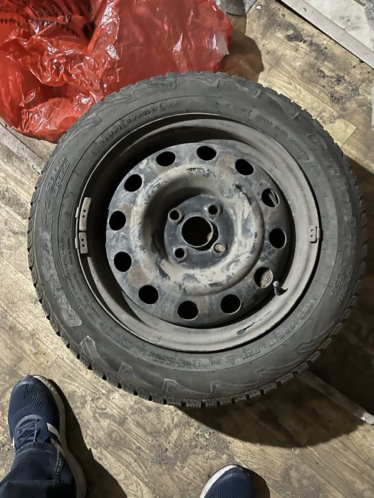 Диски с резиной.