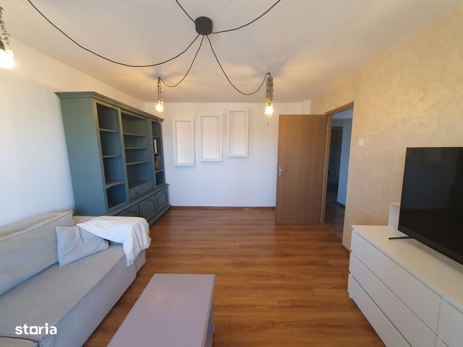 De închiriat apartament cu 3 camere – Zona Lipovei