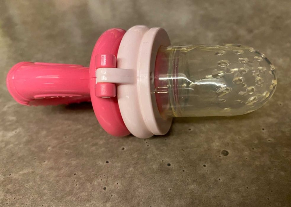 Продавам Силиконов биберон Wee Bede за плодове и зеленчуци мн полезен