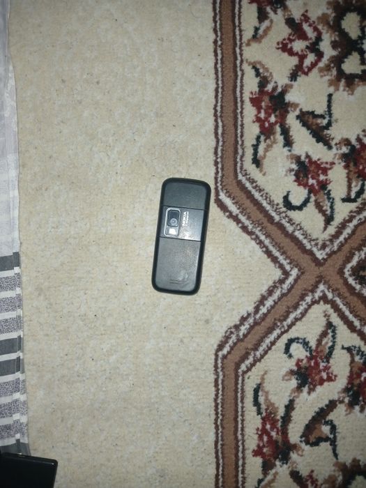 Срочно продаю телефон 6233