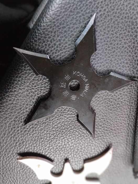 Два Шурикена хубави