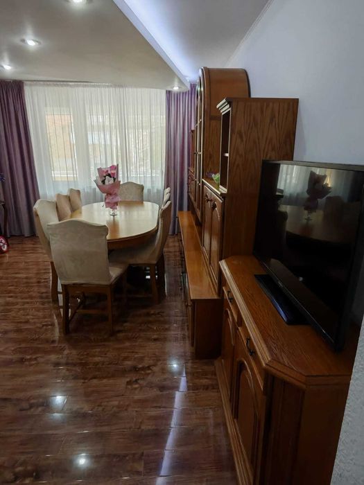 Mobilă din lemn masiv pentru salon – set complet