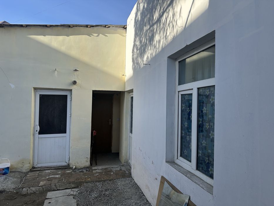 Ховлидан  бир  хонаси берилади  ошхона  санузел  общие