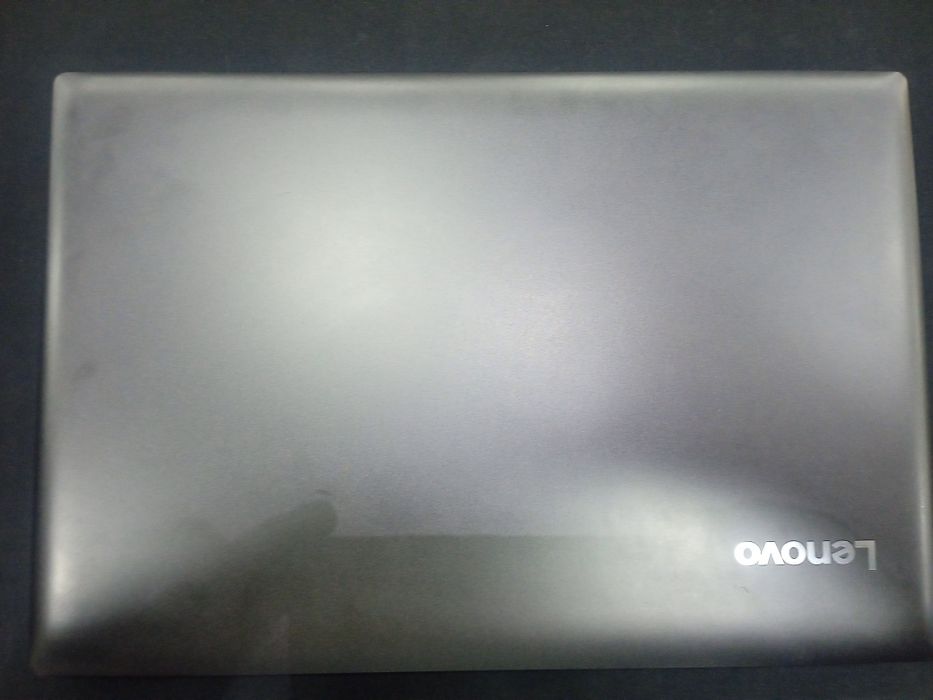 Lenovo i3 6006U.