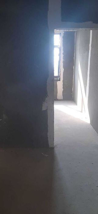 2 xonali balkoni bilan 63.6 kv.m.li karobka uy sotiladi