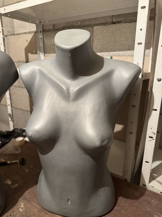 Мъжки и дамски манекени за дрехи