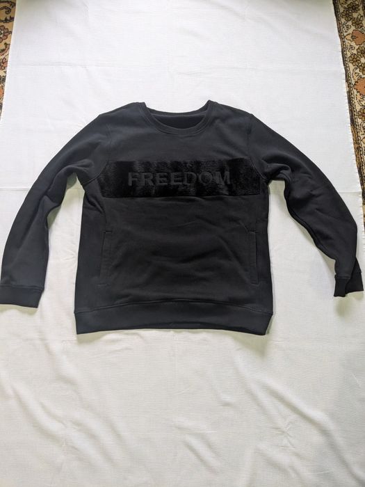 L. Nou. Bluză decor blăniță.