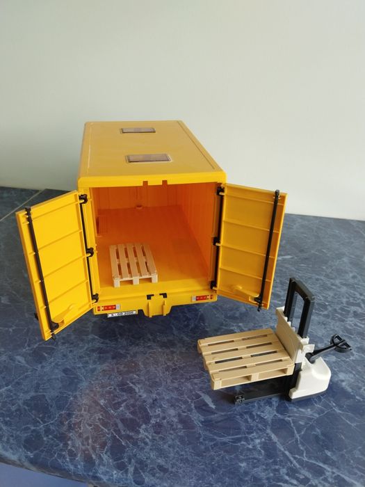 Игрушка Bruder Mercedes Sprinter DHL