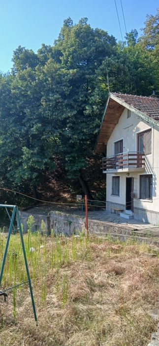 Продавам вила в гр.Кричим вилна зона Братвич