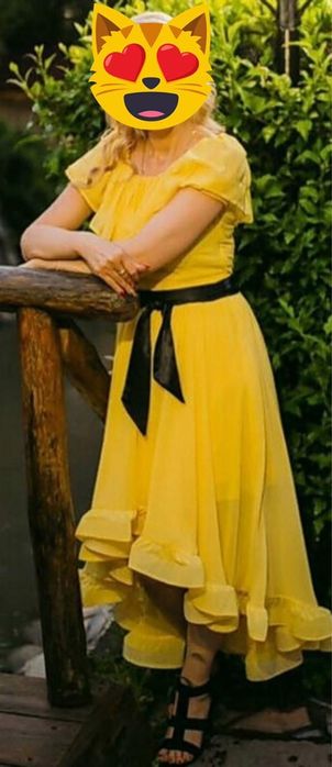 Продам нарядные платья.