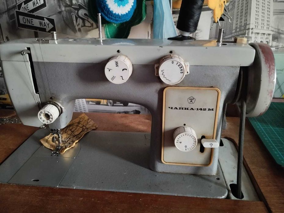 Швейная машинка Чайка