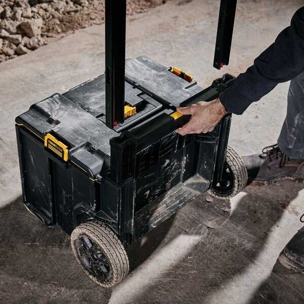 Dewalt куфар  с колела TOUGH SYSTEM 2.0 DS450 DWST83295-1