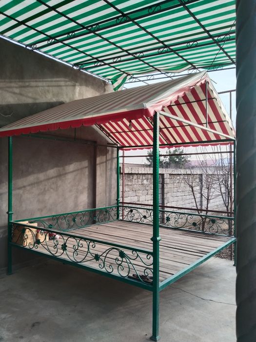 Железный тапчан.