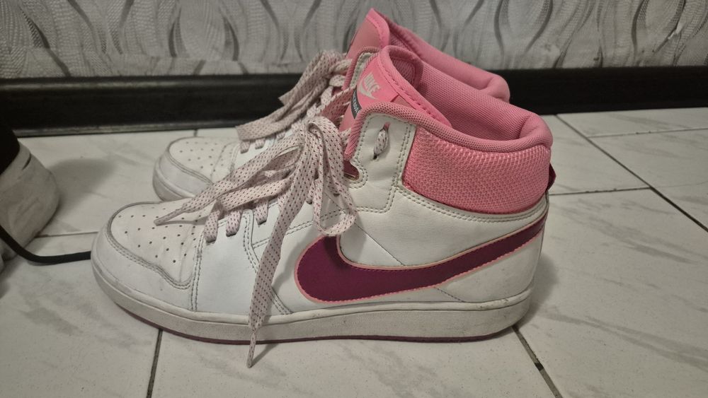 Маратонки Nike номер 40