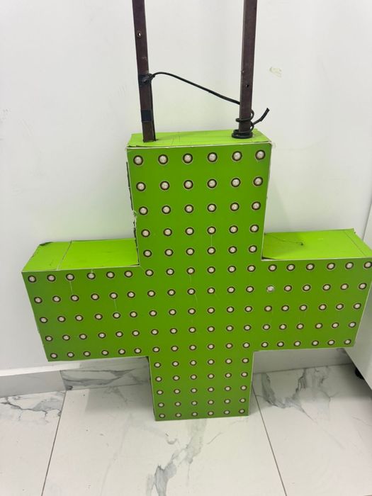 Продам крест для аптек 80х80см