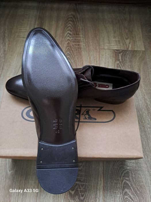 Vând pantofi Otter din piele naturală pentru bărbați. 
Marimea: 45.